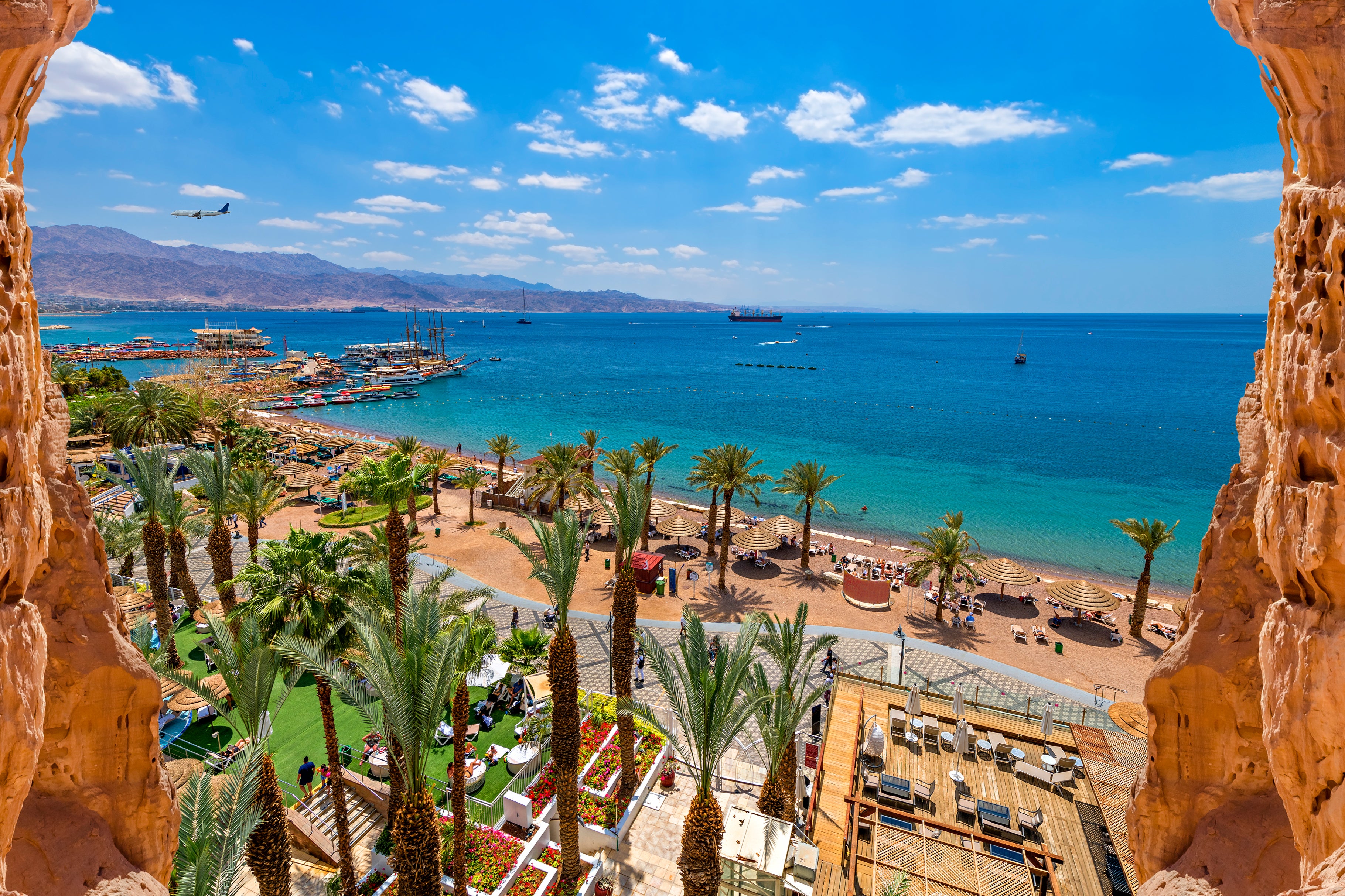 Relaxe na praia em um dos muitos clubes de Aqaba