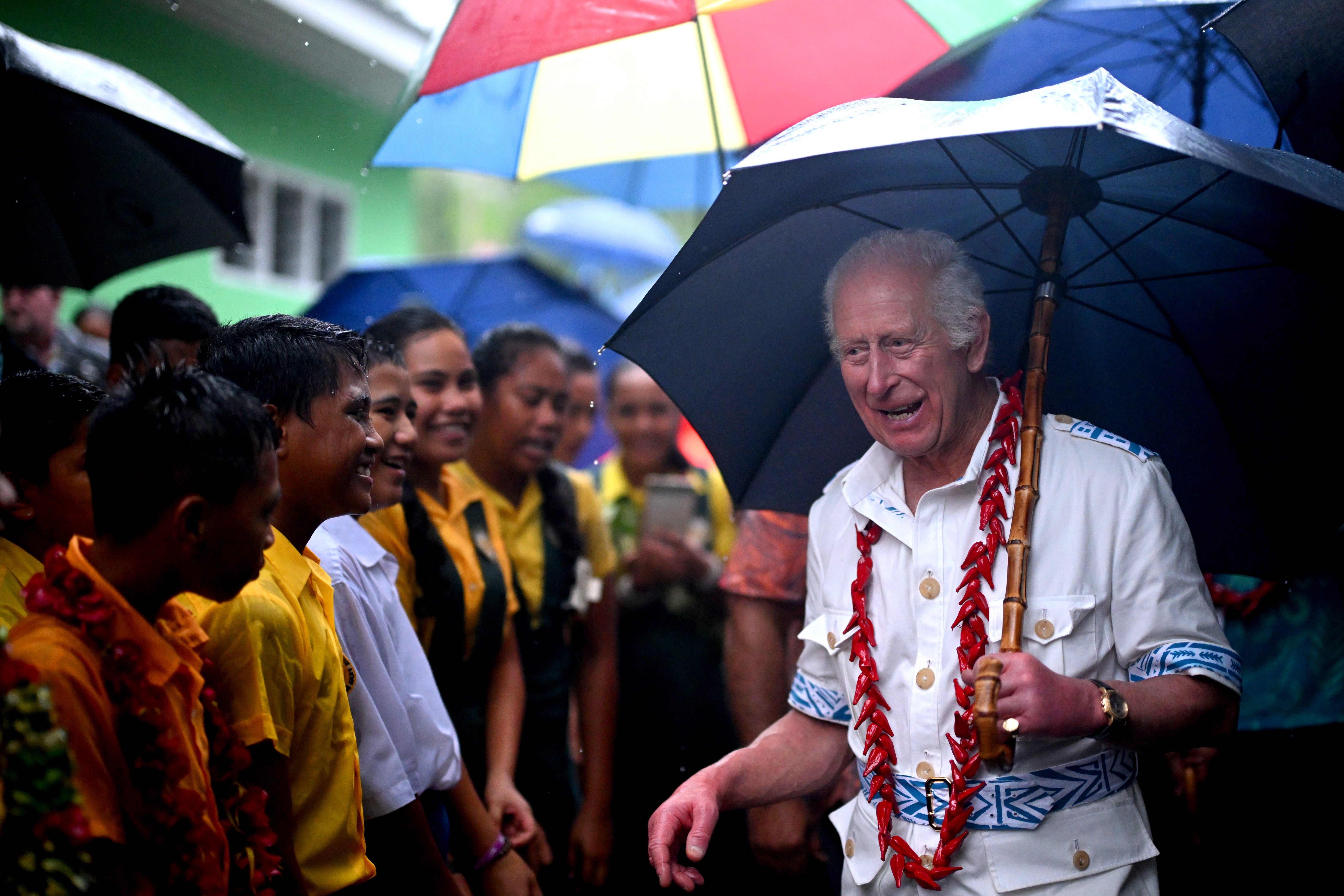 El rey Carlos visita el Parque Nacional O Le Pupu-Pue, el parque más antiguo del país, el 24 de octubre de 2024 en Apia, Samoa.