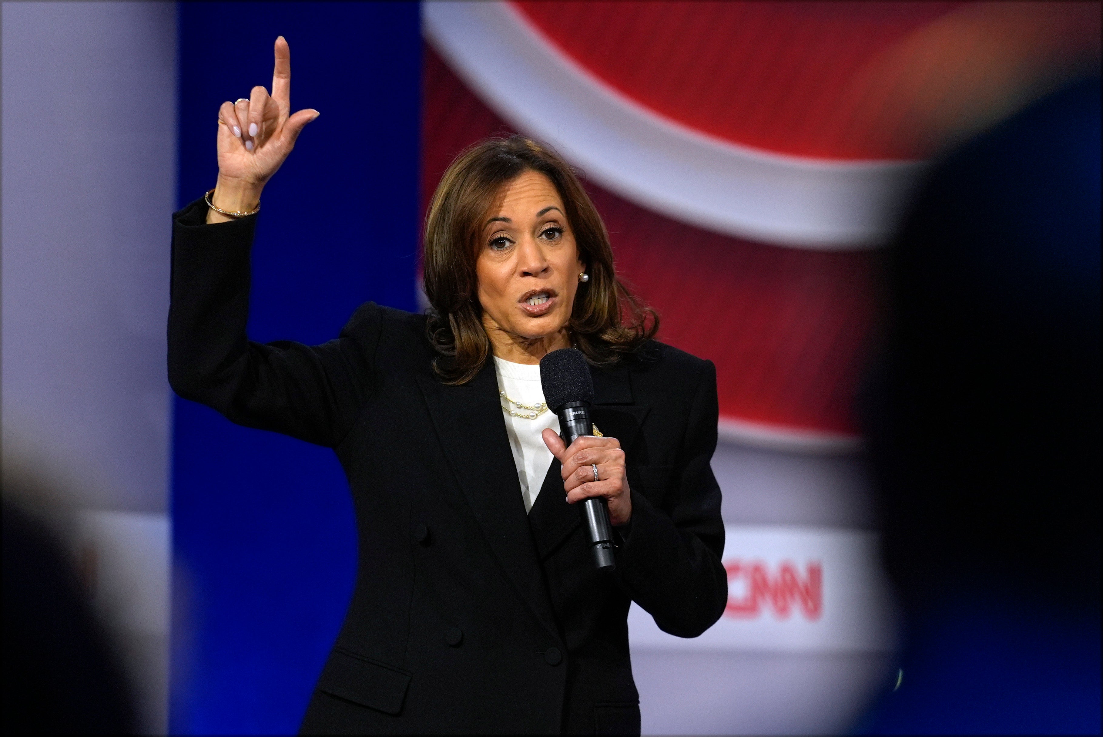 Durante uma reunião na Câmara Municipal da CNN na noite de quarta-feira, Kamala Harris disse que também acreditava que Trump era um fascista