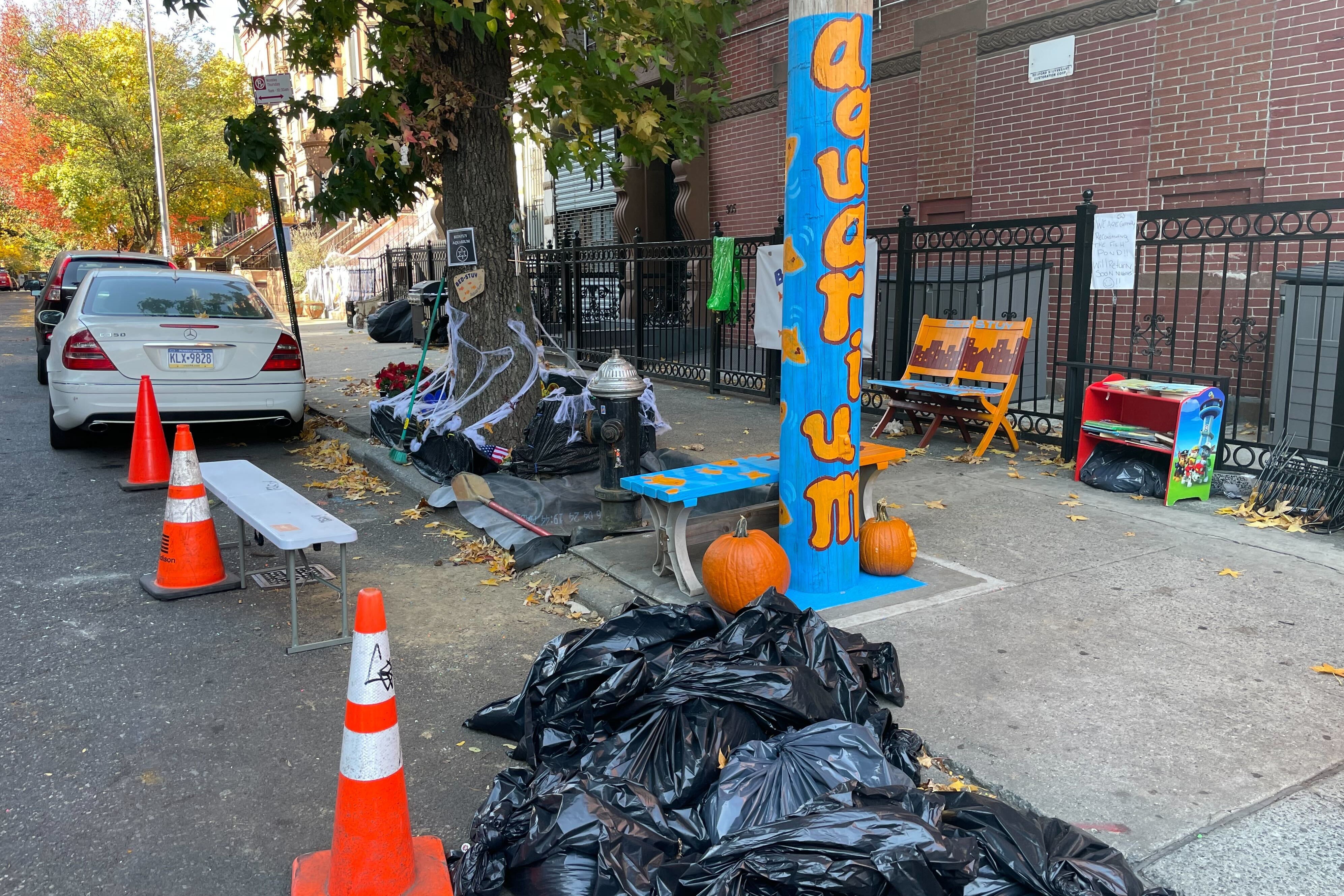 The site of the aquarium, constructed in the Bedford-Stuyvesant neighborhood, is now dry and empty