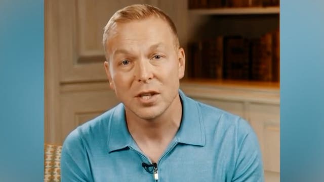 <p>Chris Hoy opens up about terminal cancer diagnosis in video message to fans.</p>