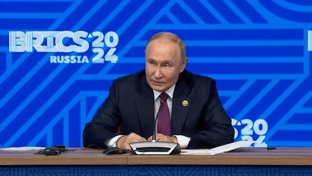 <p>Vladimir Putin denies having any contact with Donald Trump.</p>