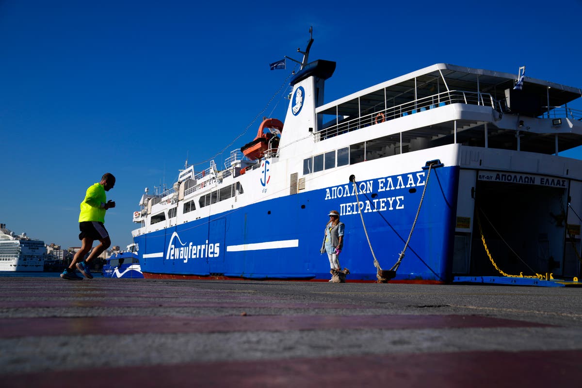 Greek ferry crews call off strike early ahead of three-day holiday weekend