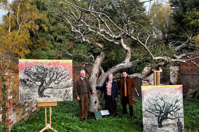 Artist Dan Llywelyn Hall with relatives of those connected to the Bramley tree (Dan Llywelyn Hall/PA)