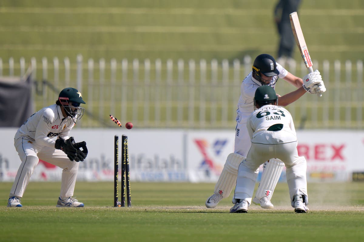 Pakistan Defeats England, Claims Test Series