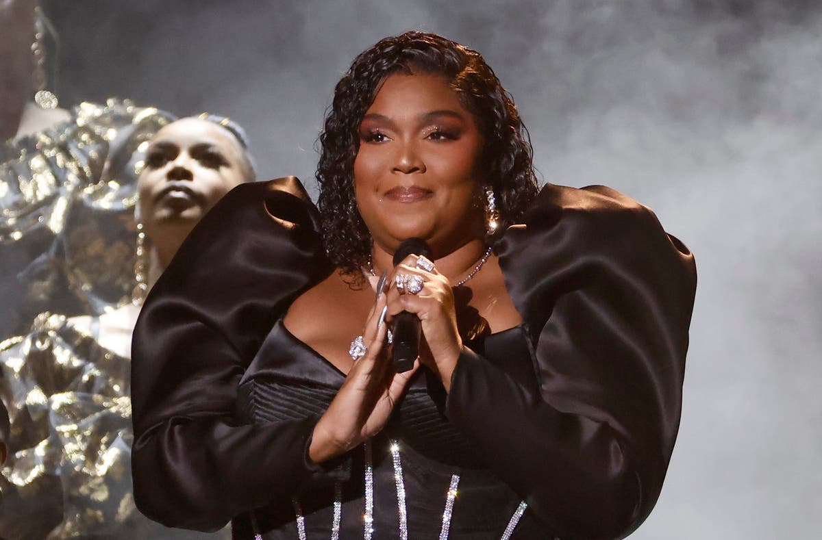 Lizzo unveils âgeniusâ South Park-inspired Halloween costume