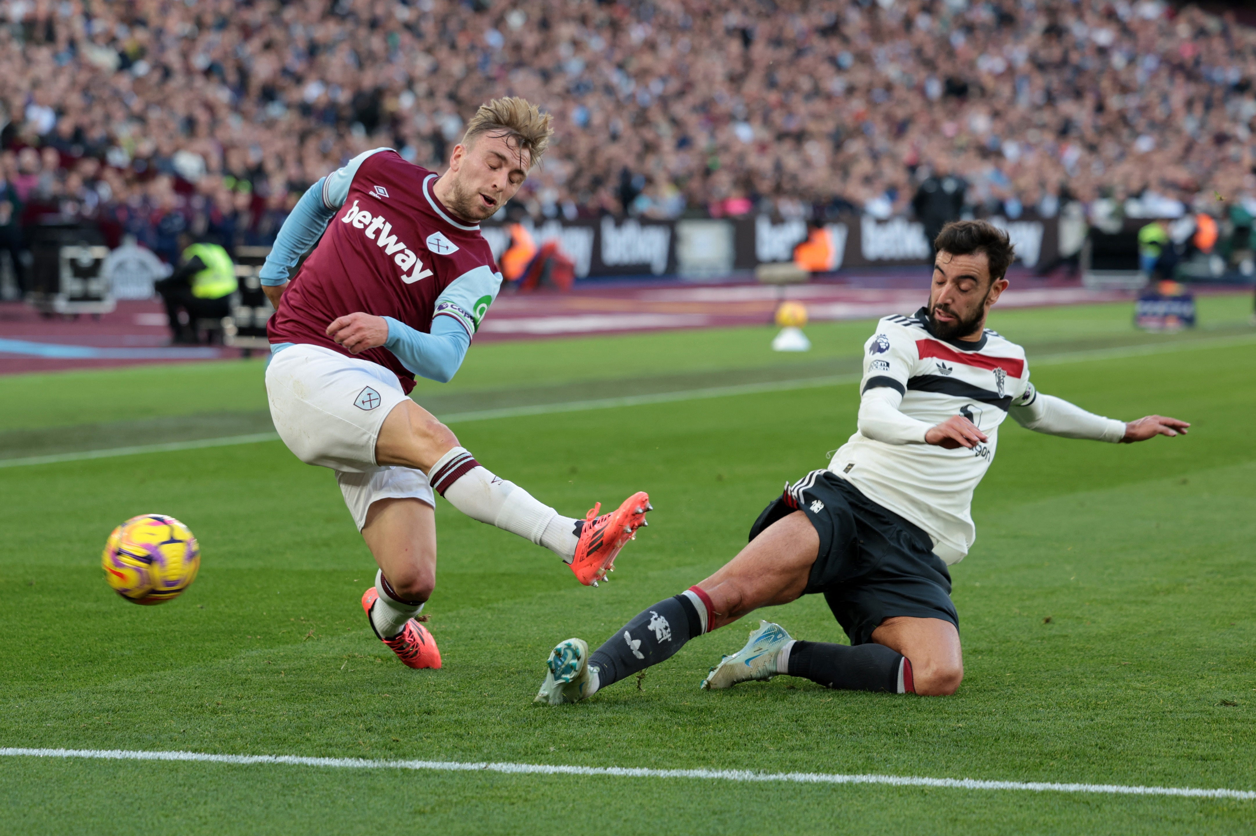 A close contest at the London Stadium ended in late drama