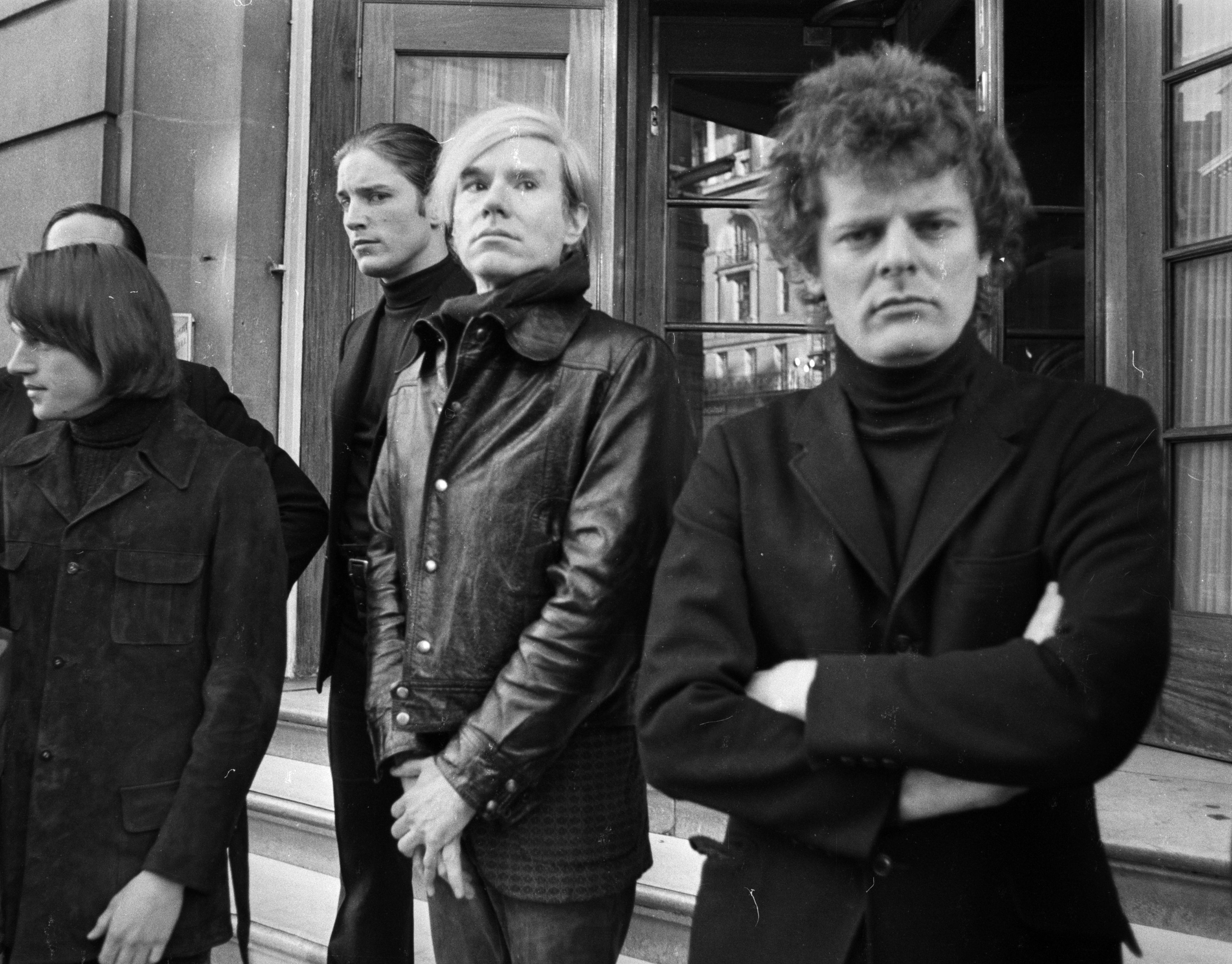 Jed Johnson, Joe Dallesandro, Andy Warhol e Paul Morrissey no Ritz Hotel em Londres em 1971