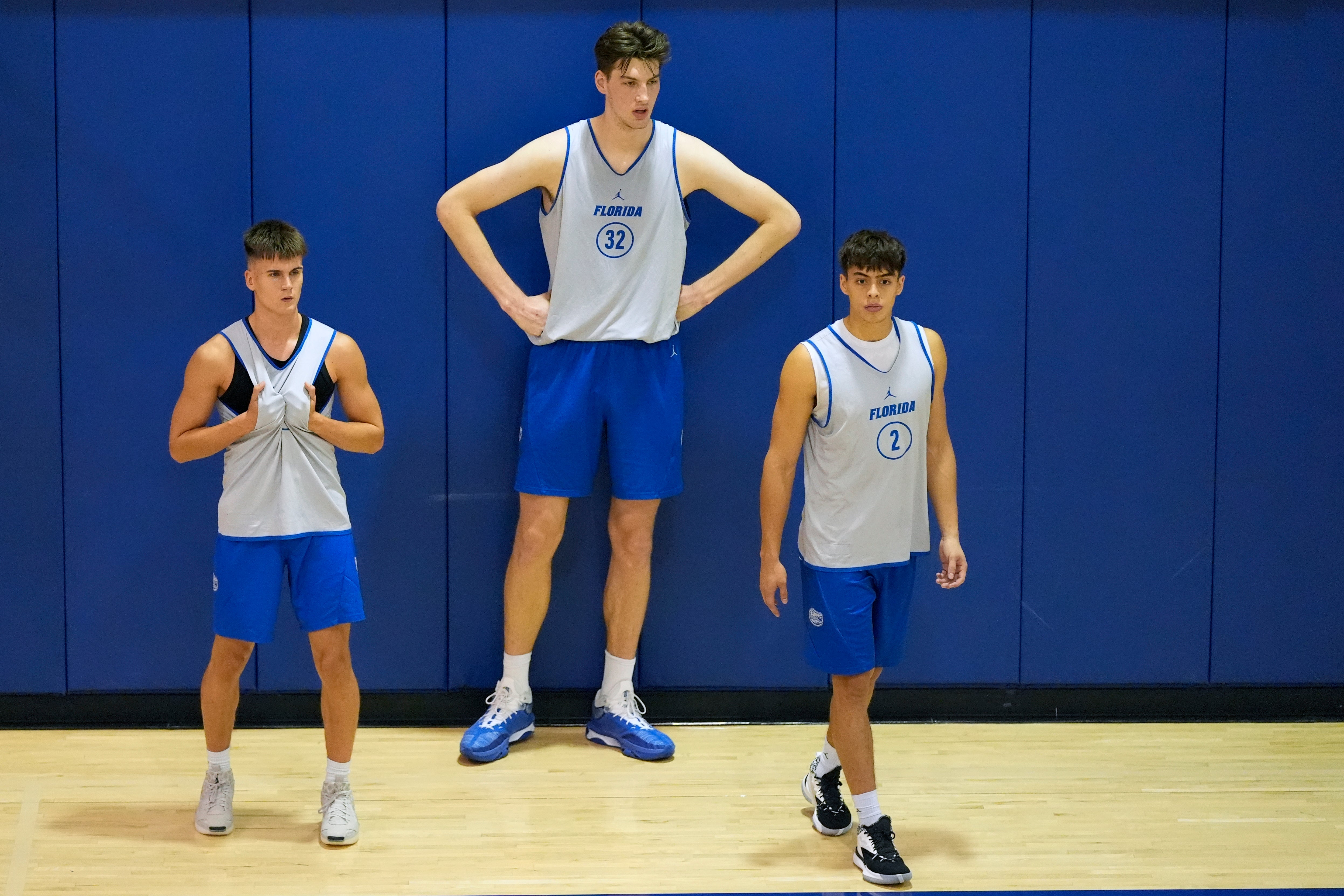 The world’s tallest teenager eyes up his basketball…