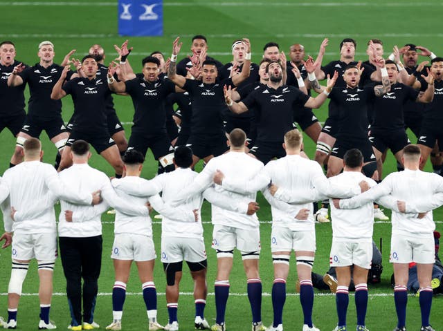 <p>New Zealand players perform the haka prior to the Autumn International match against England at Twickenham Stadium on 19 November 2022</p>