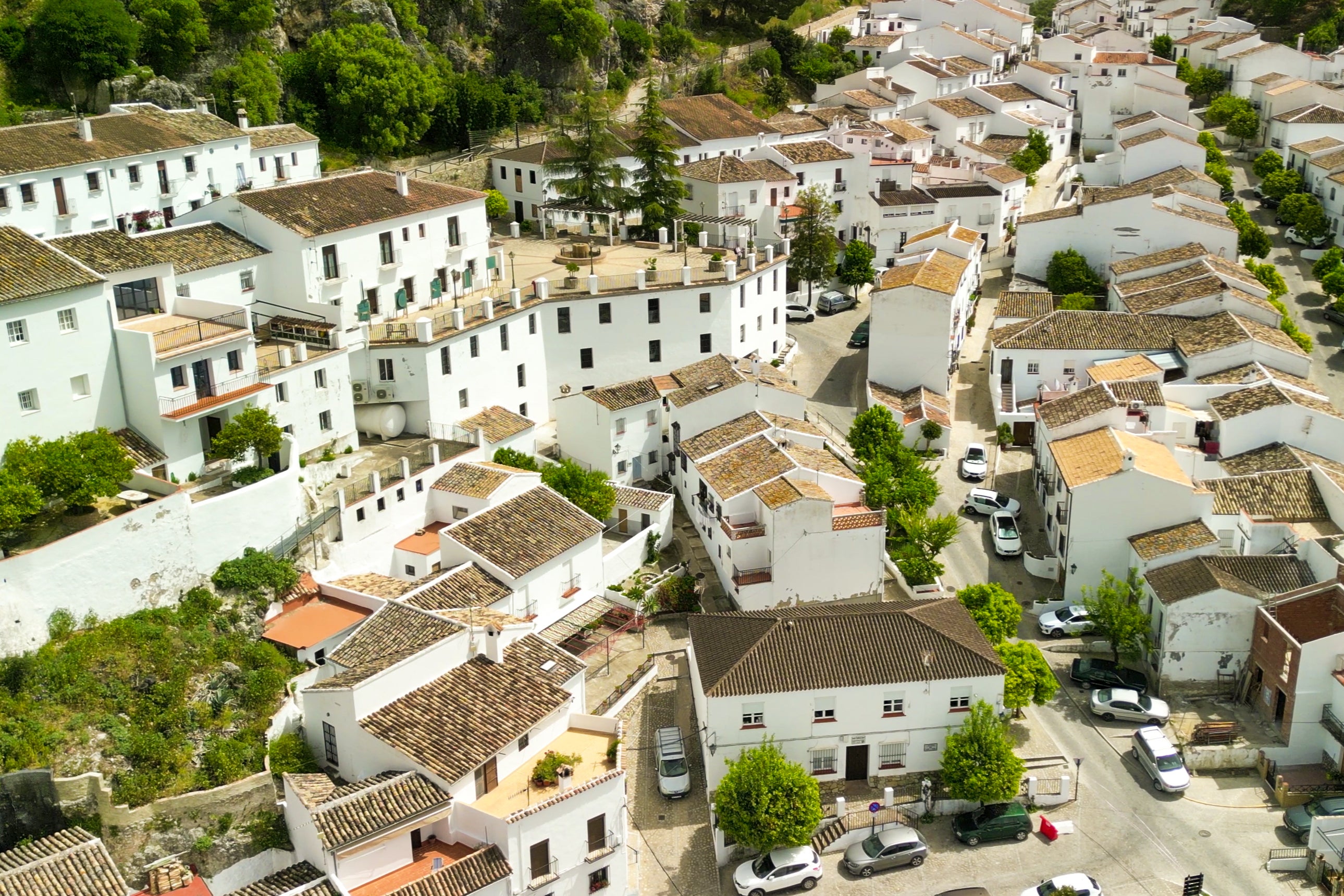 Caminhe pelas aldeias brancas da Andaluzia saindo da Serra de Grazalema