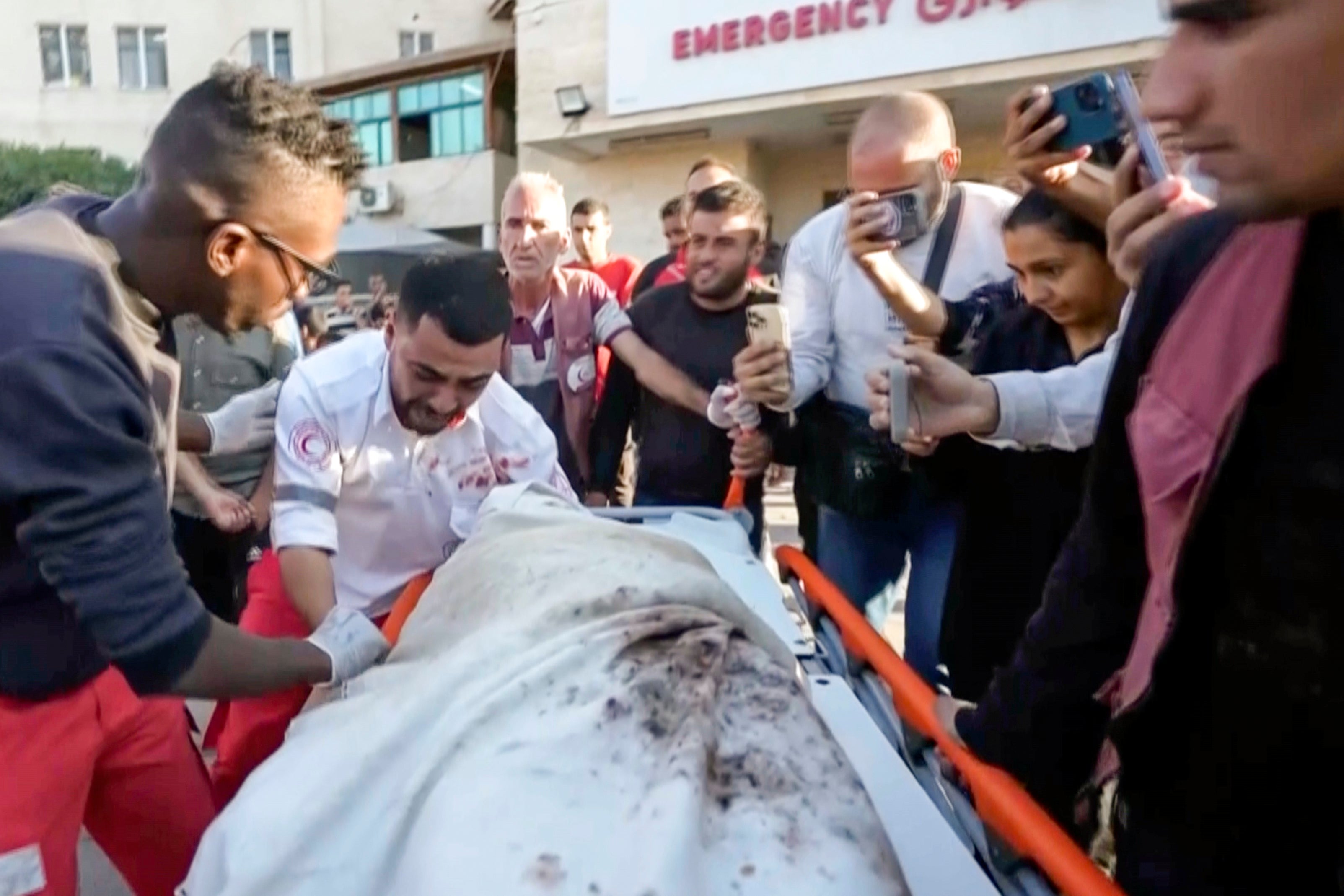 Medic Abed Al Aziz Bardini cries over the body of his mother