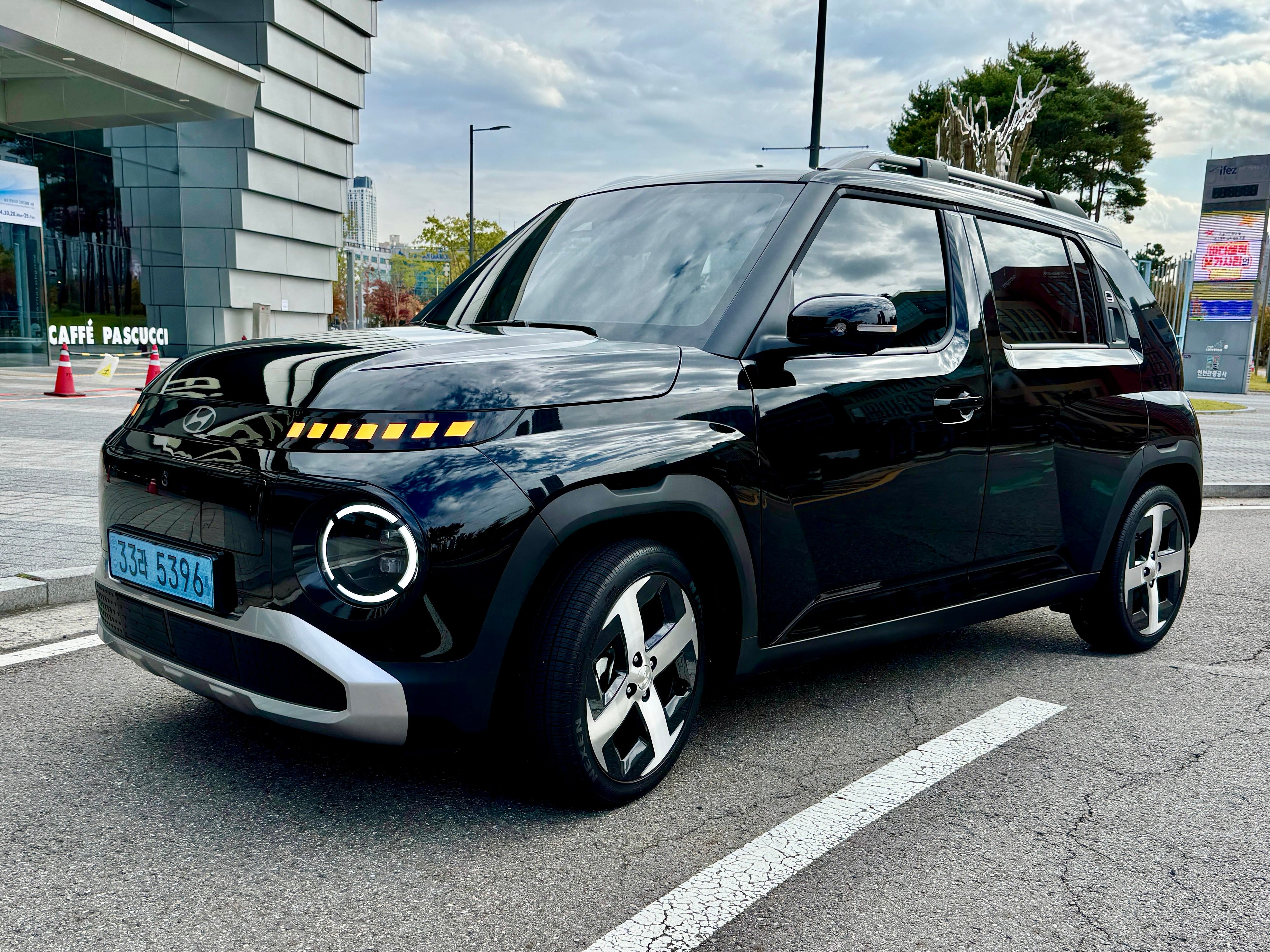 Hyundai Inster EV in black