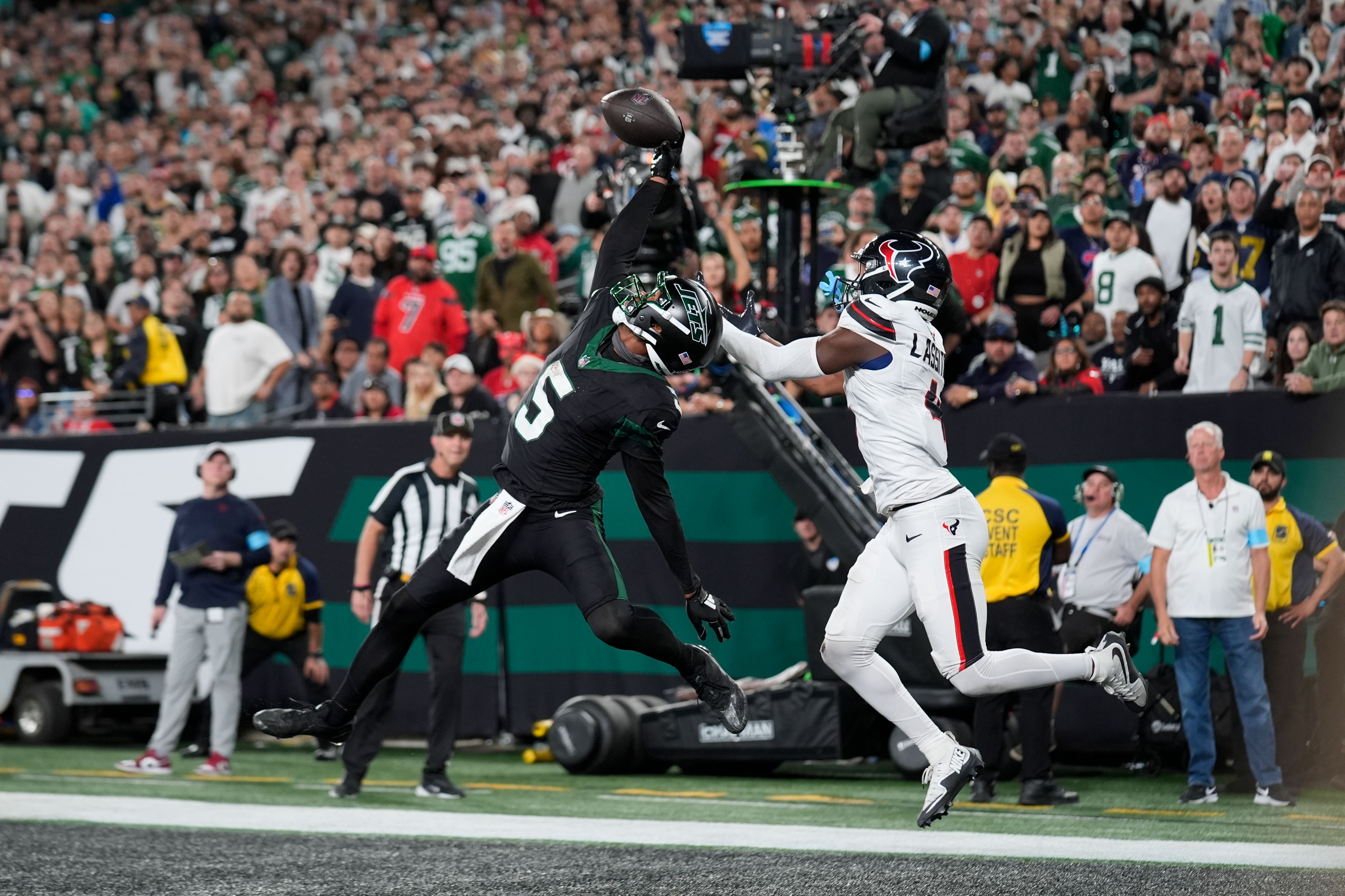 New York Jets wide receiver Garrett Wilson catches a pass for a touchdown as Houston Texans cornerback Kamari Lassiter defends (Seth Wenig/AP)