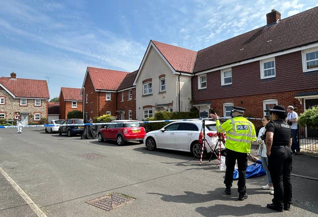 <p>Police talk to neighbours after Jason King was arrested </p>