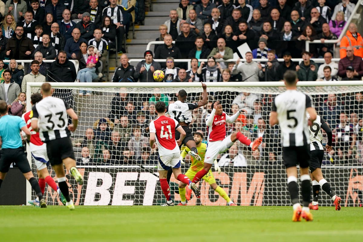 Alexander Isak’s header gives Newcastle victory to dent Arsenal’s title hopes