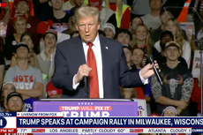 Trump appears to emulate ‘sex act’ on microphone after he melts down over technical difficulties