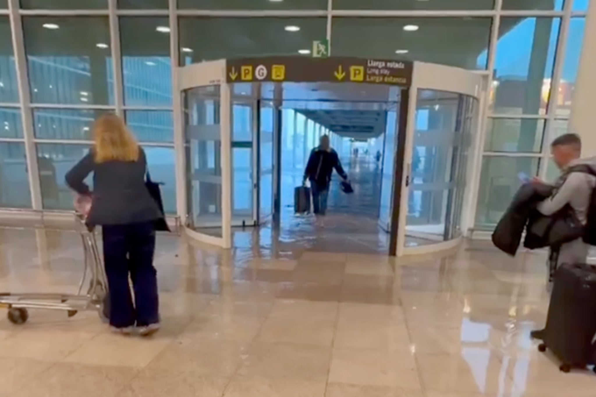 Barcelona aiport flooded after extreme weather warning