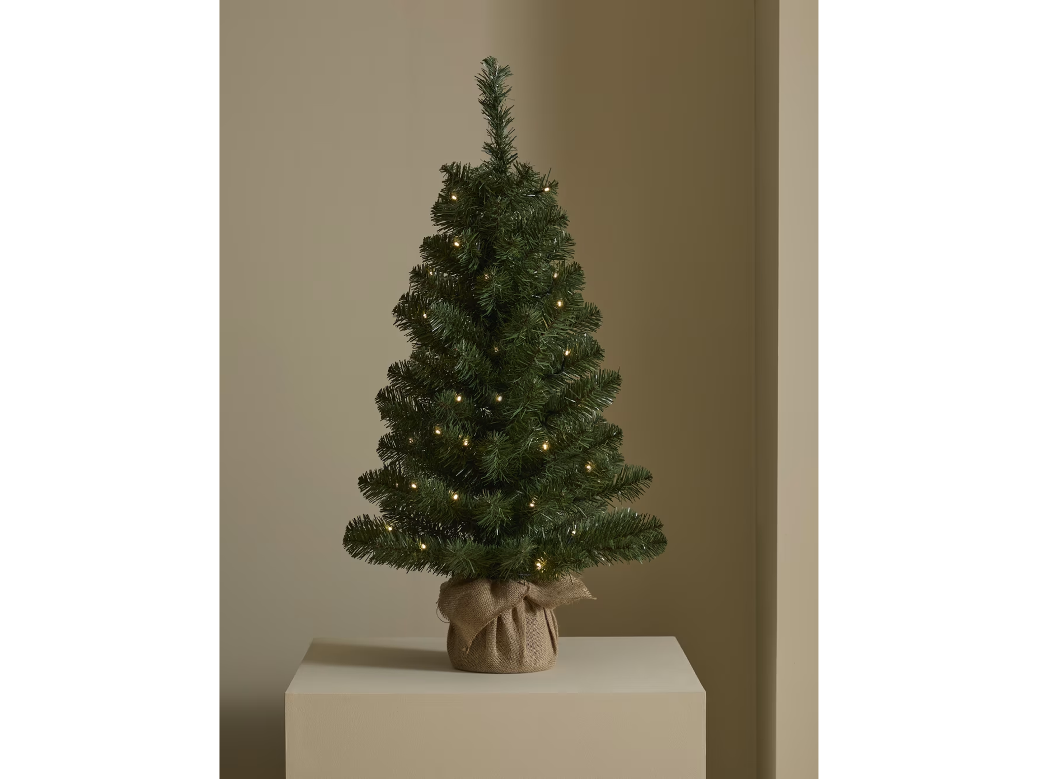 artificial Christmas tree 