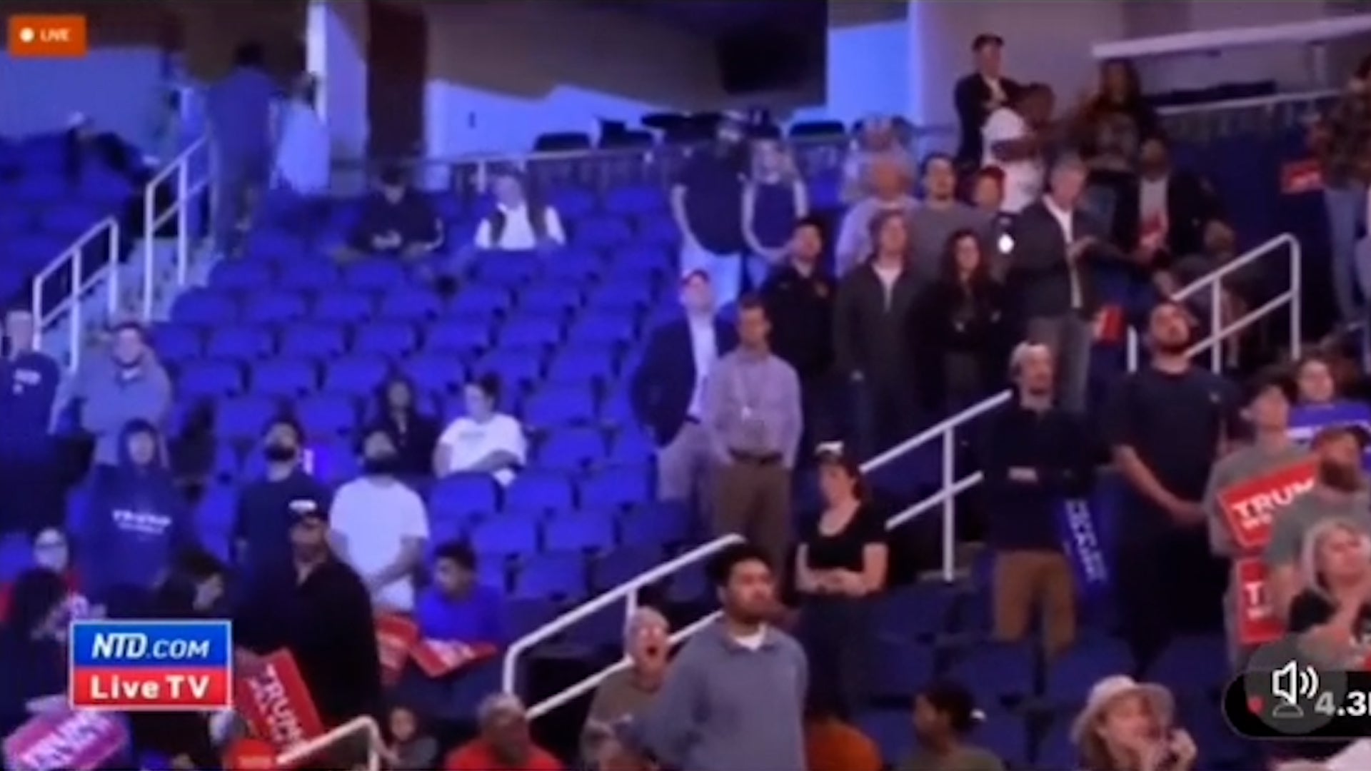 <p>Camera person fact-checks Trump’s crowd claims in realtime</p>