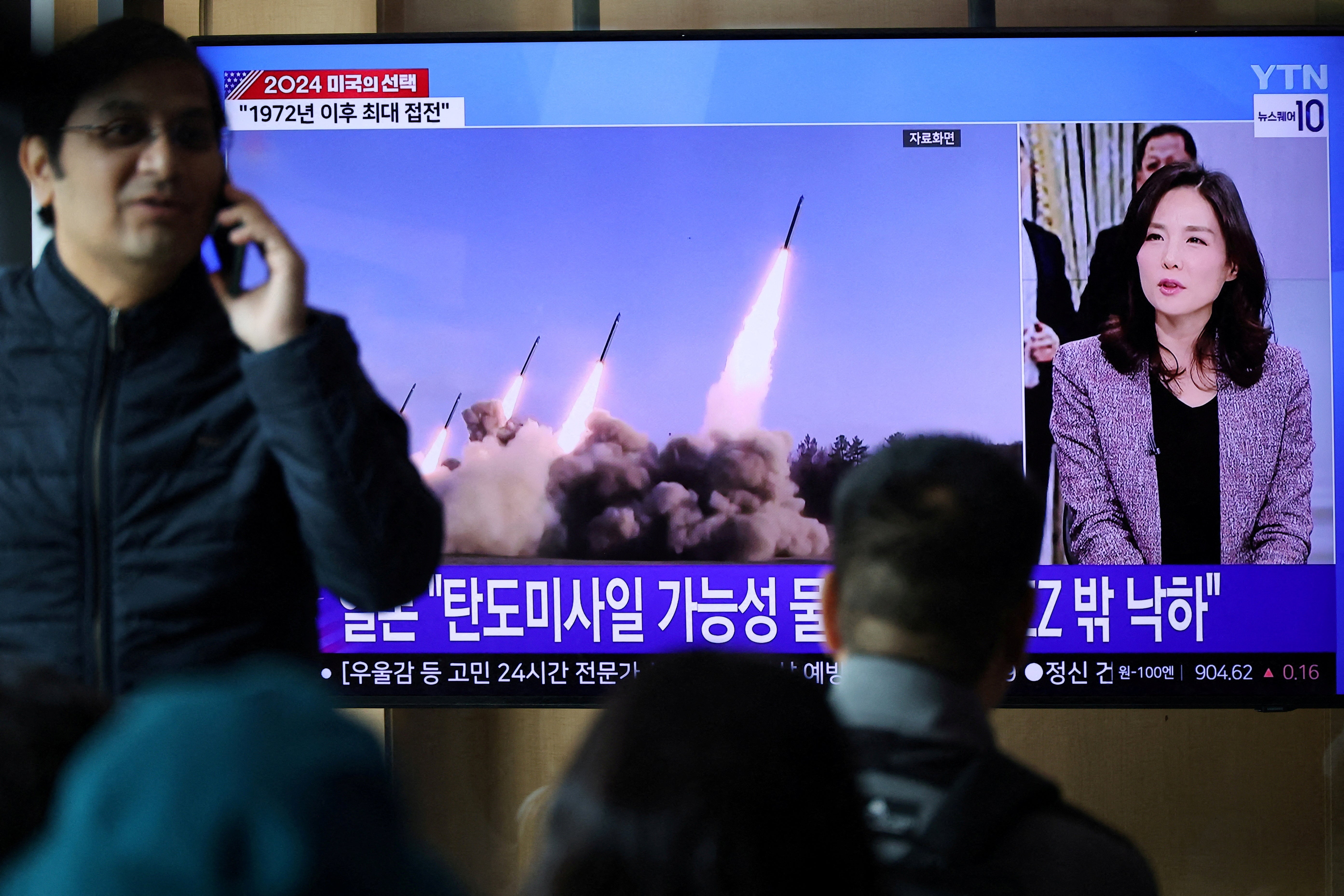<p>People watch a TV broadcasting a news report on North Korea firing missiles that flew 400 km after lifting off at around 7.30AM from Sariwon, just south of the capital Pyongyang, at a railway station in Seoul</p>