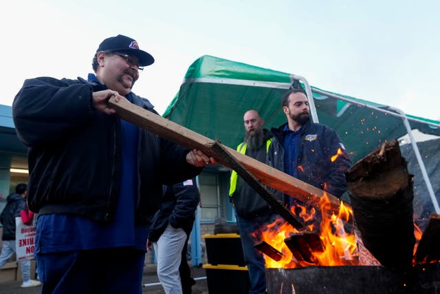 <p>Boeing factory workers vote to end seven-week strike and accept pay deal</p>