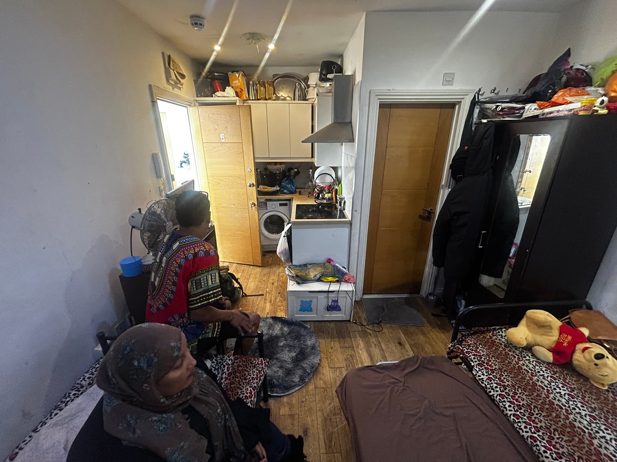 The flat becomes very hot and smoky when the family use the kitchenette to cook