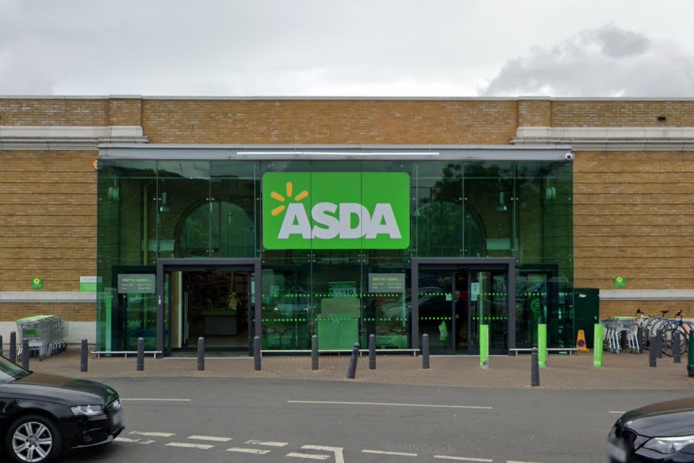 A security guard was stabbed in the thigh at Asda’s store in Stepney Green