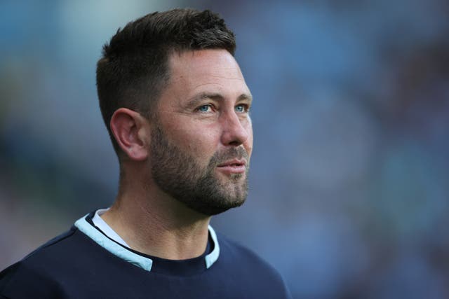 <p>Oxford United manager Des Buckingham on the touchline</p>