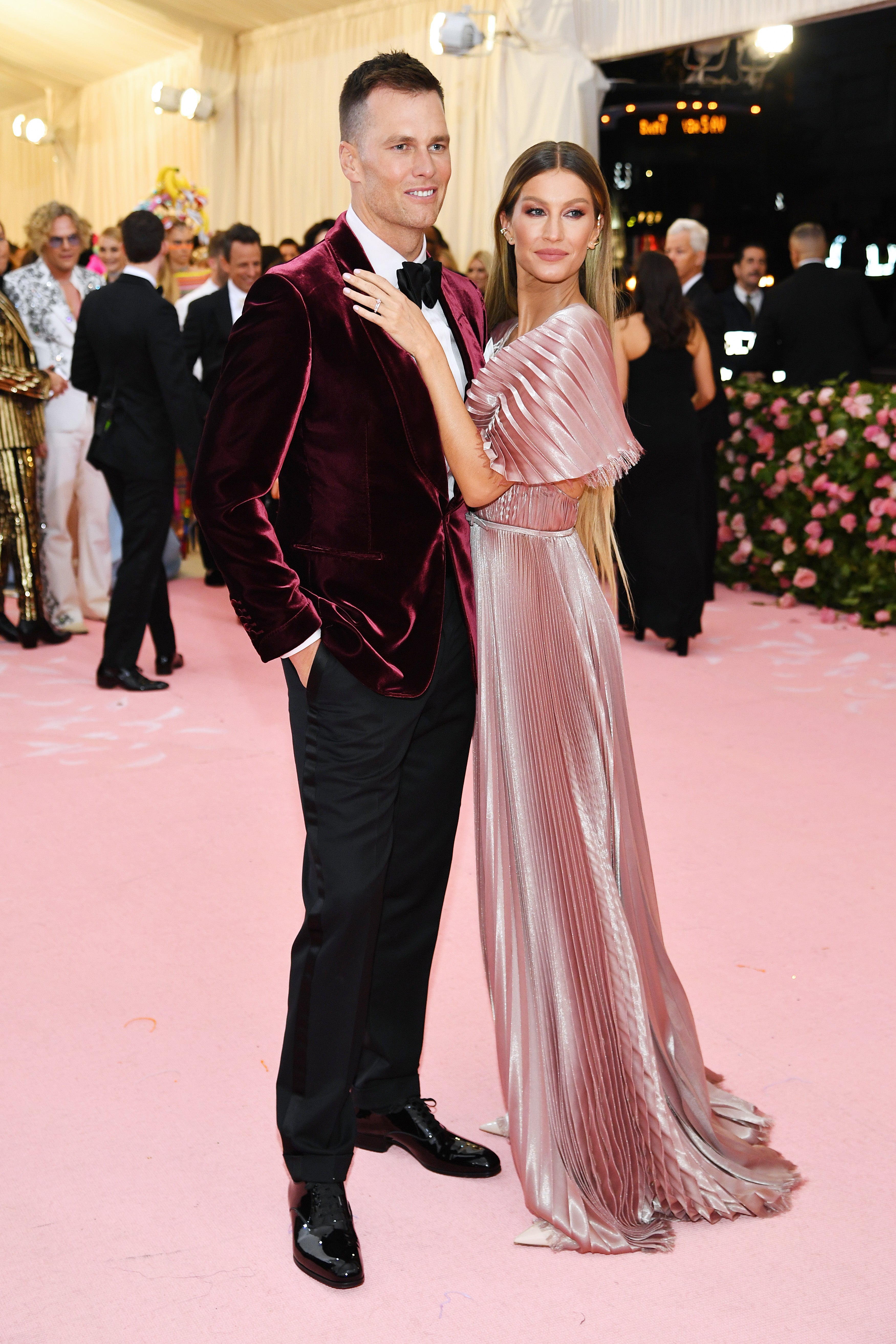 Tom Brady poses with Gisele Bündchen at the Met Gala in 2019