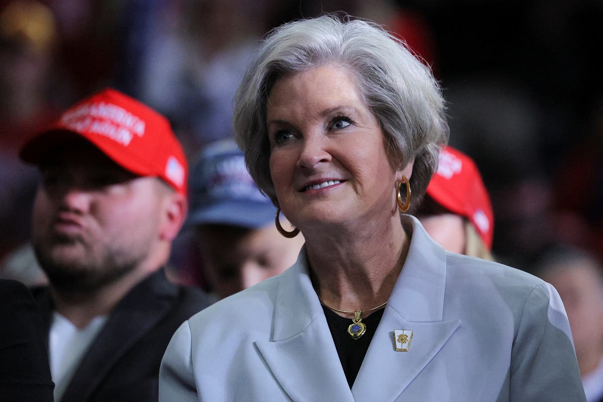Trump makes first key administration pick and moves campaign head into top White House post 