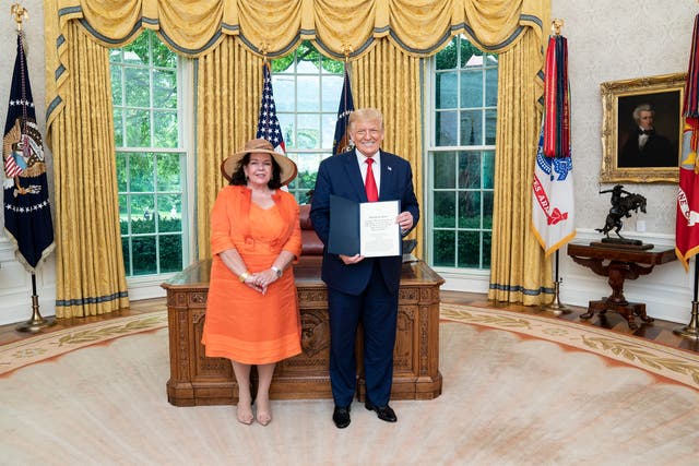 <p>Karen Pierce with Donald Trump in the Oval Office in 2020</p>