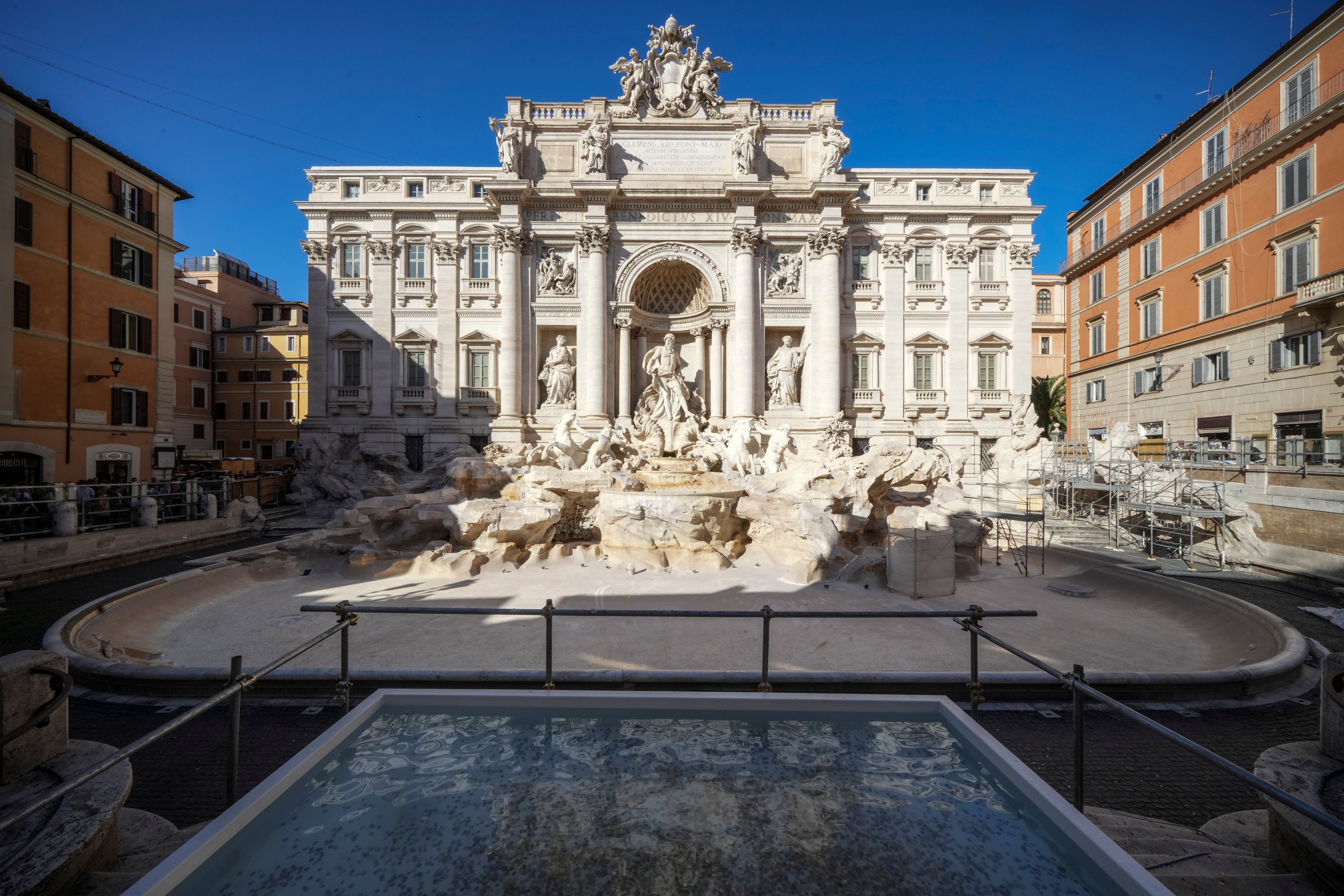 CORRECTION Italy Trevi Fountain