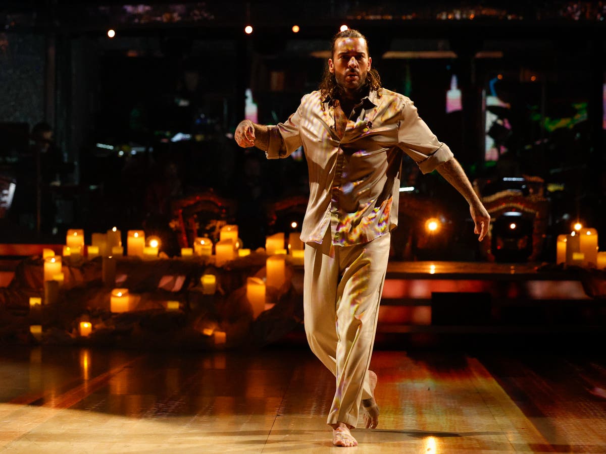 Pete Wicks leaves viewers in tears as Amy Dowden is replaced again – latest Strictly updates