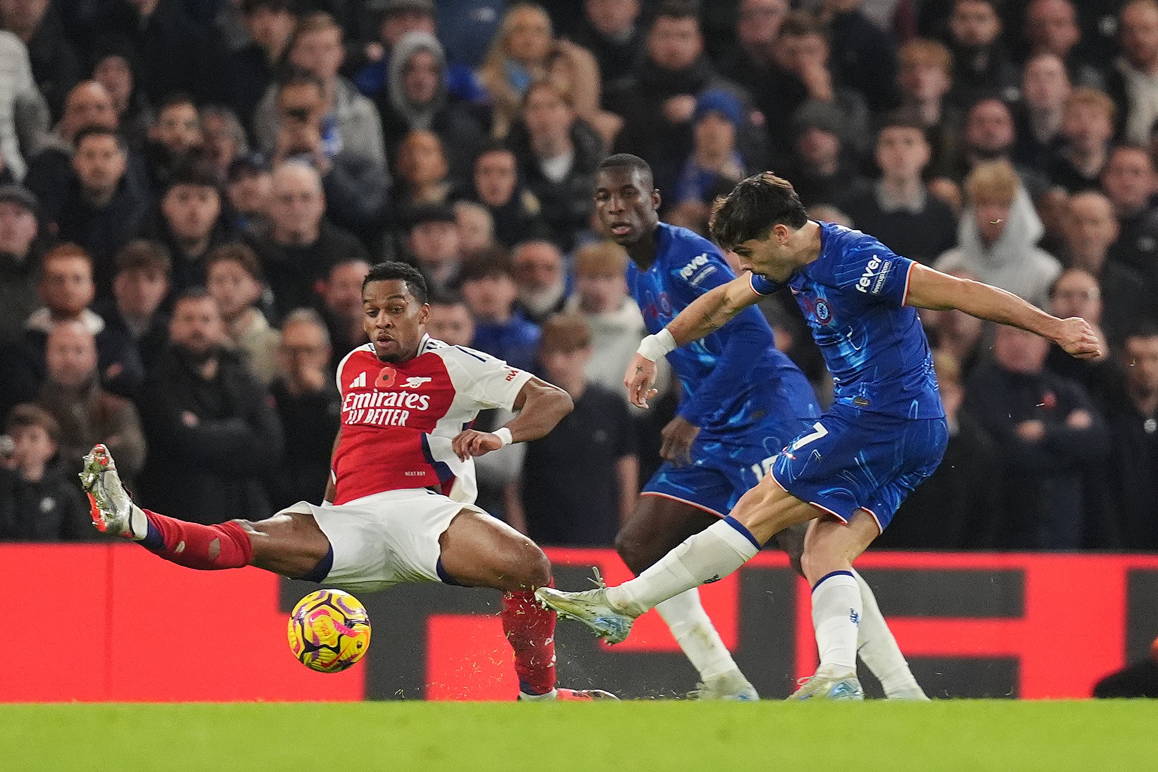 Pedro Neto levels for Chelsea at Stamford Bridge