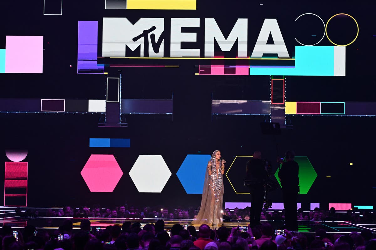 MTV EMAs Taylor Swift, Sabrina Carpenter win big as Liam Payne