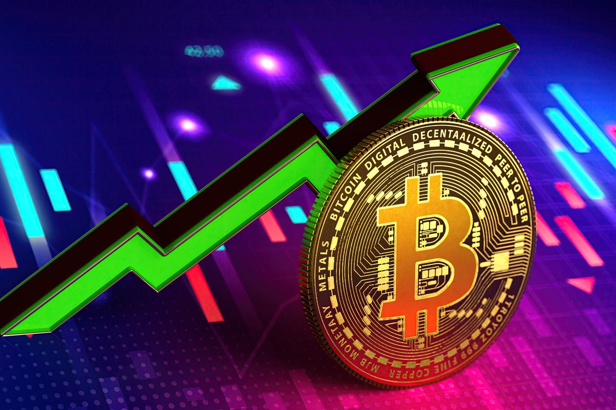 Flash Bitcoin price dip triggers $303m selloff, before price rebounds to  near record-high | The Independent