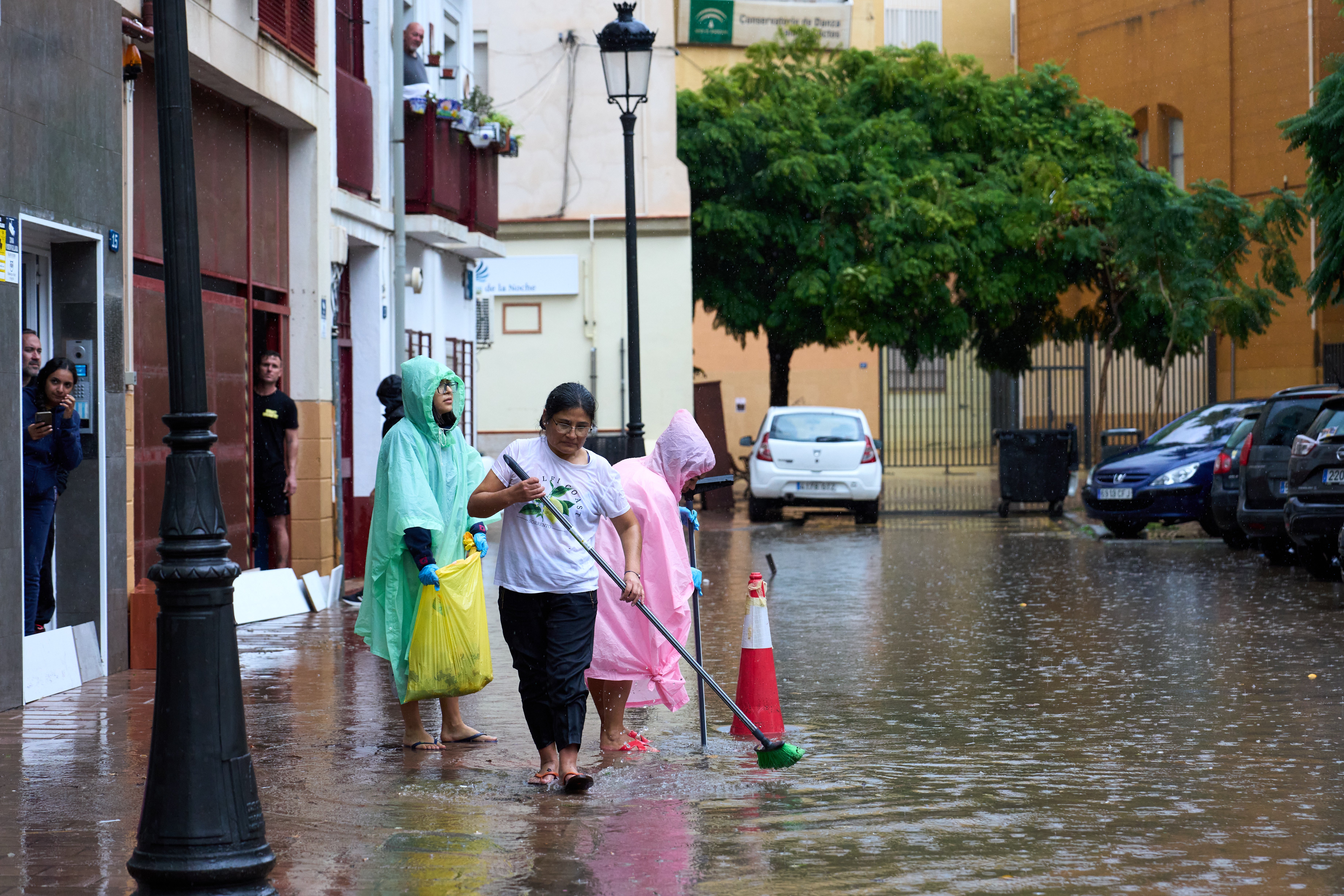 People trying to open sewers in the neighbourhoods of Marmoles and Perchel on Wednesday