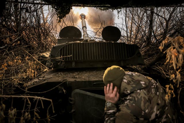 <p>Ukrainian soldiers fire a 2S1 self-propelled 122mm howitzer towards Russian positions near Chasiv Yar, Donetsk region, eastern Ukraine </p>