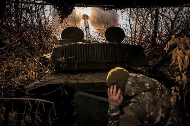 <p>Ukrainian soldiers fire a 2s1 self-propelled 122mm howitzer towards Russian positions near Chasiv Yar town, in Donetsk region, eastern Ukraine  </p>