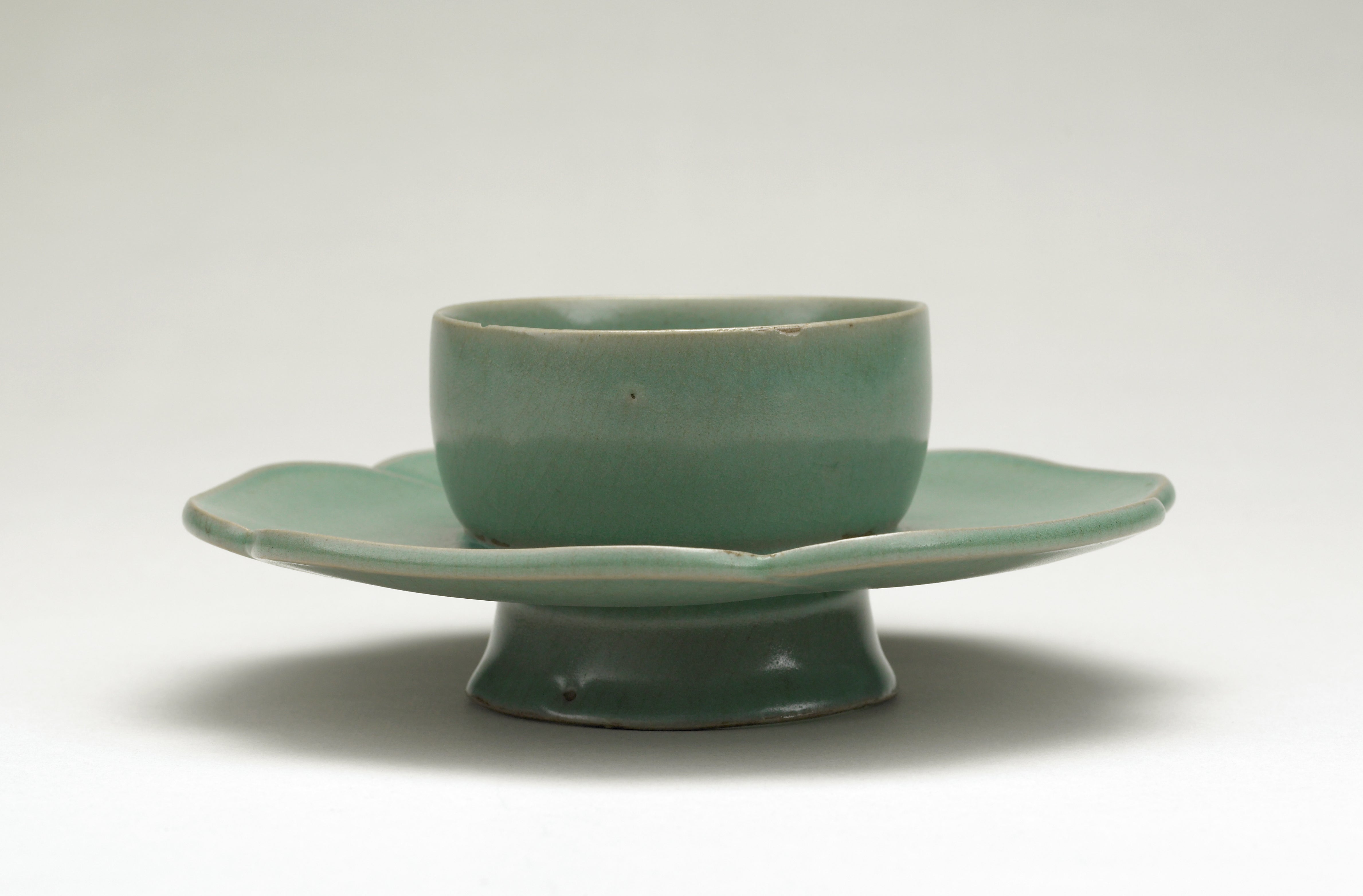 Ru ware bowl stand, Northern Song dynasty, 1086-1125