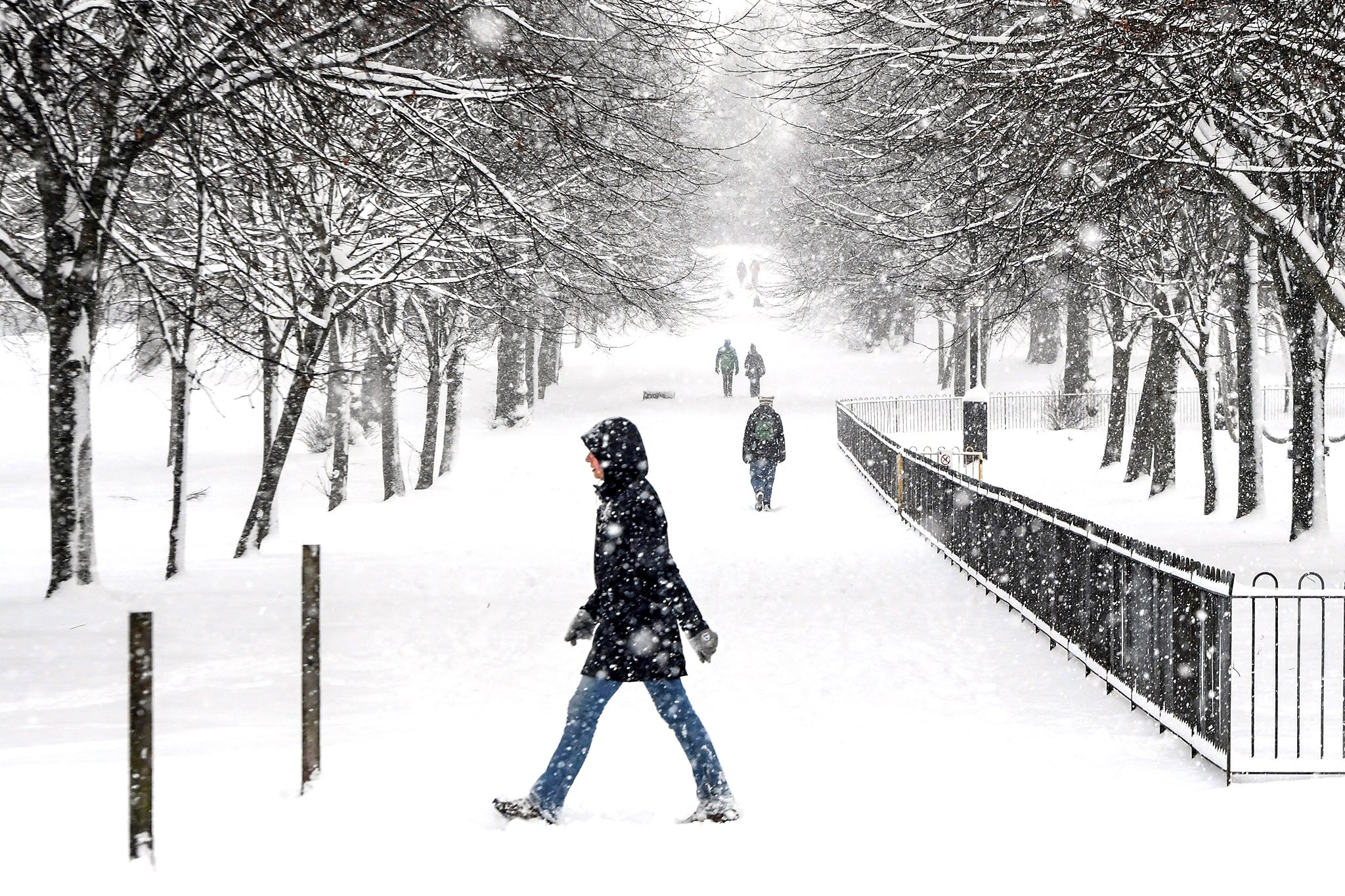 UK weather: Met Office issues snow and ice warnings for up to 20cm of ...