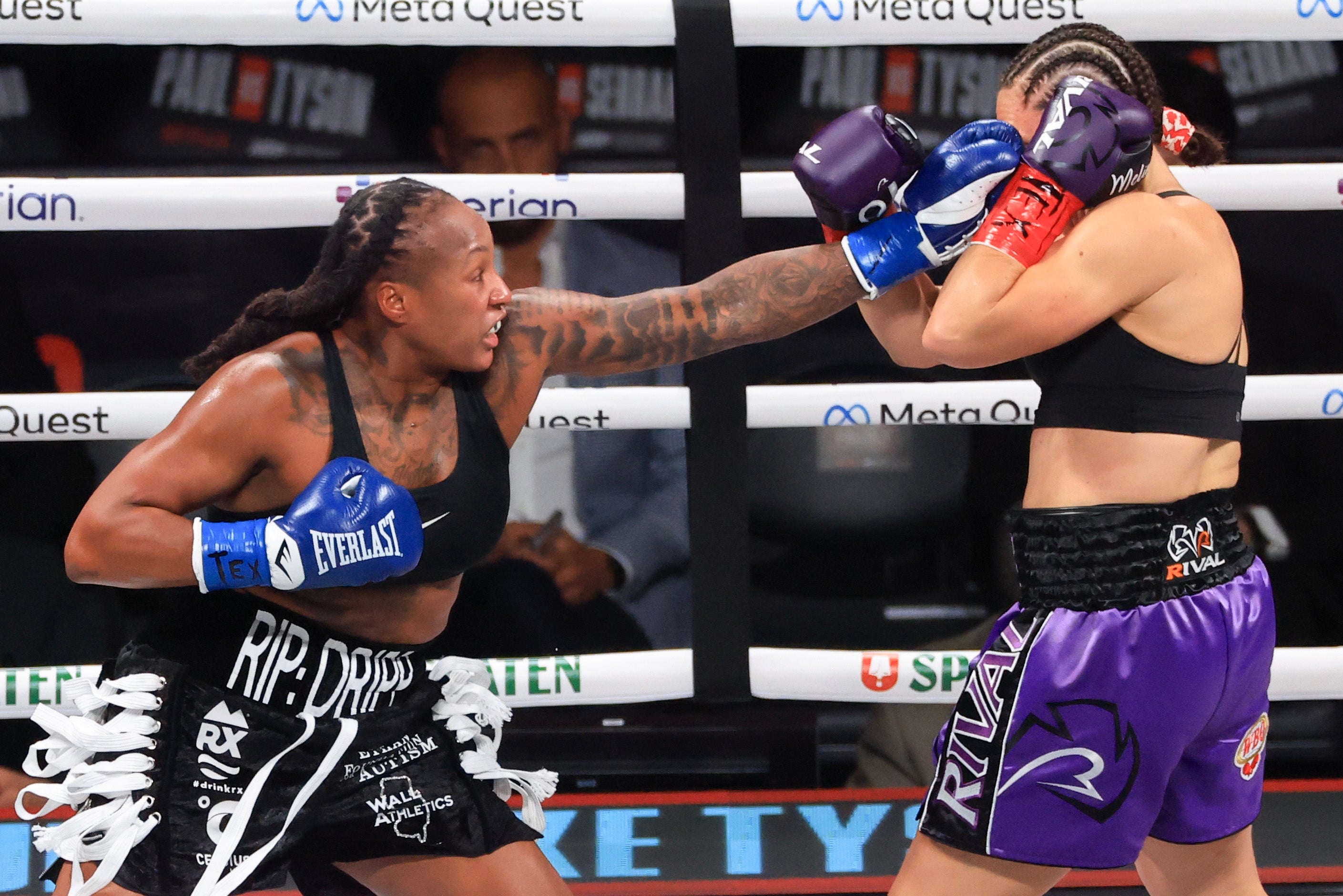 Shadasia Green (left) emerged as a split-decision winner against Melinda Watpool