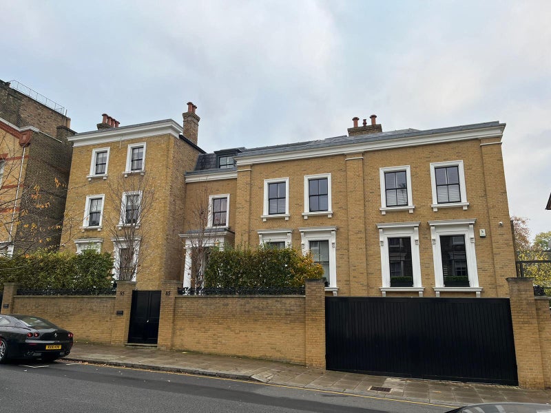 Billionaire wins right to hand back moth-infested £32.5m Notting Hill mansion