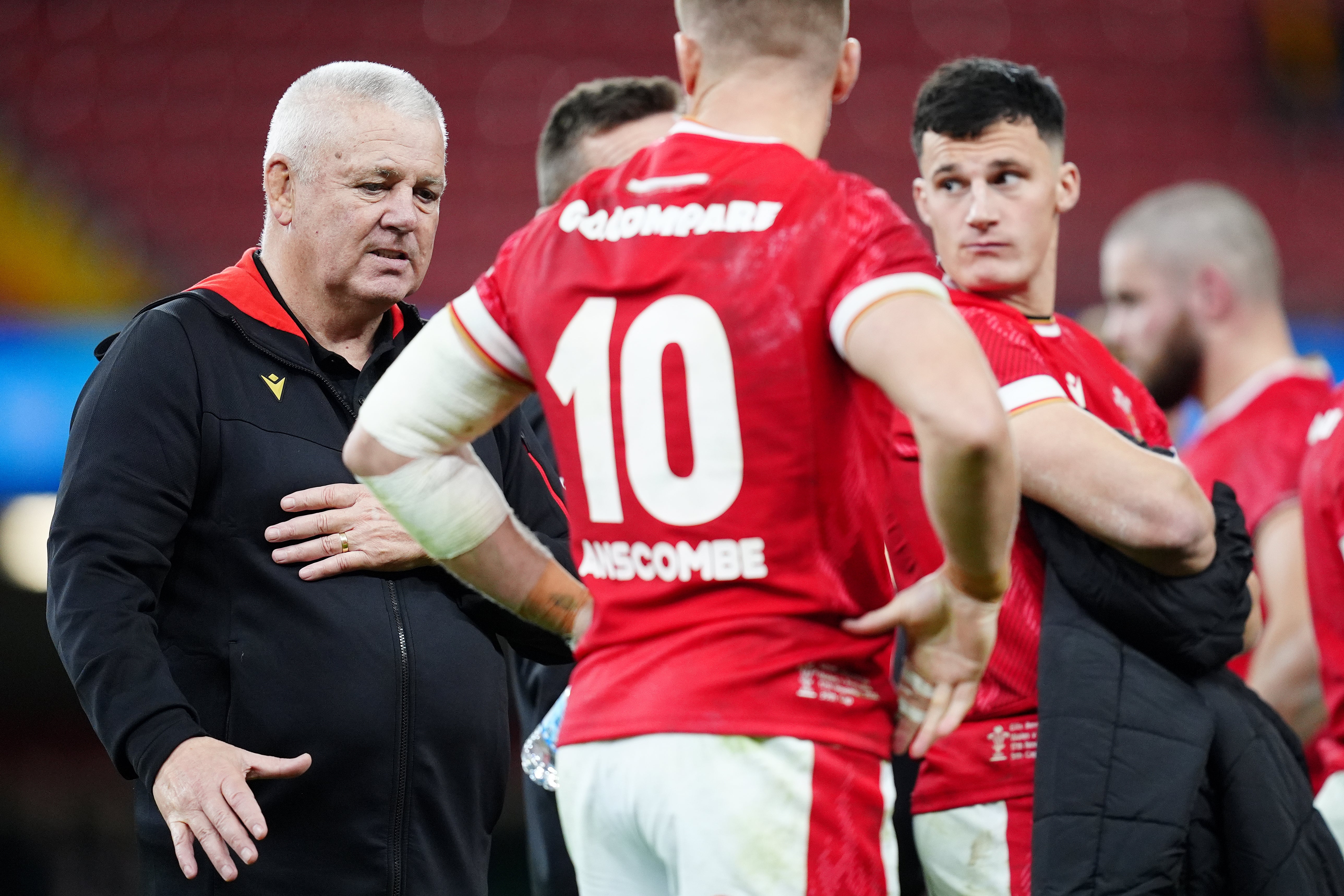 Warren Gatland (left) consoles his players at the end of the game (David Davies/PA)