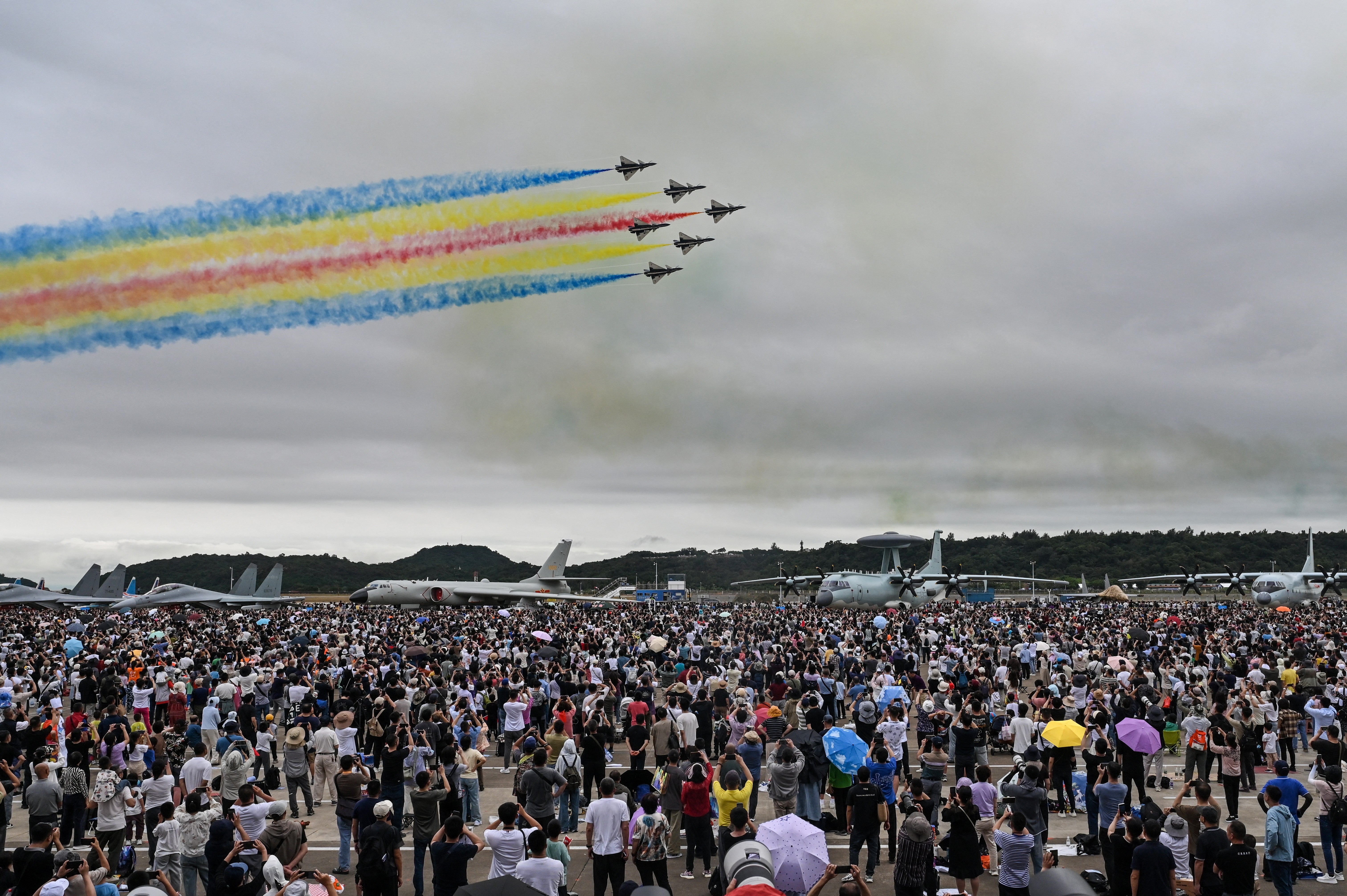 People watch the Bayi Aerobatic Team of the People’s Liberation Army Air Force perform during the 15th China International Aviation and Aerospace Exhibition in Zhuhai