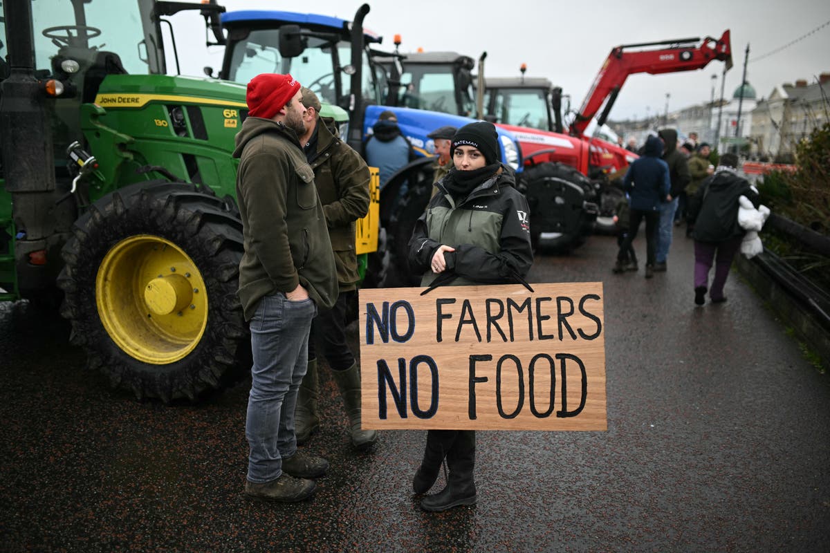 Readers left divided over Labourâs âtractor taxâ on inherited farms