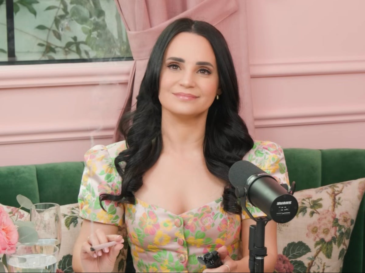 YouTuber Rosanna Pansino smokes her father's ashes to honor his dying wish 