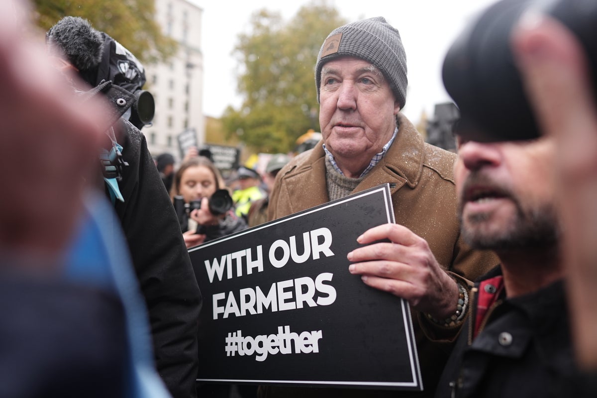 Jeremy Clarkson burns Keir Starmer effigy over Labour farming tax