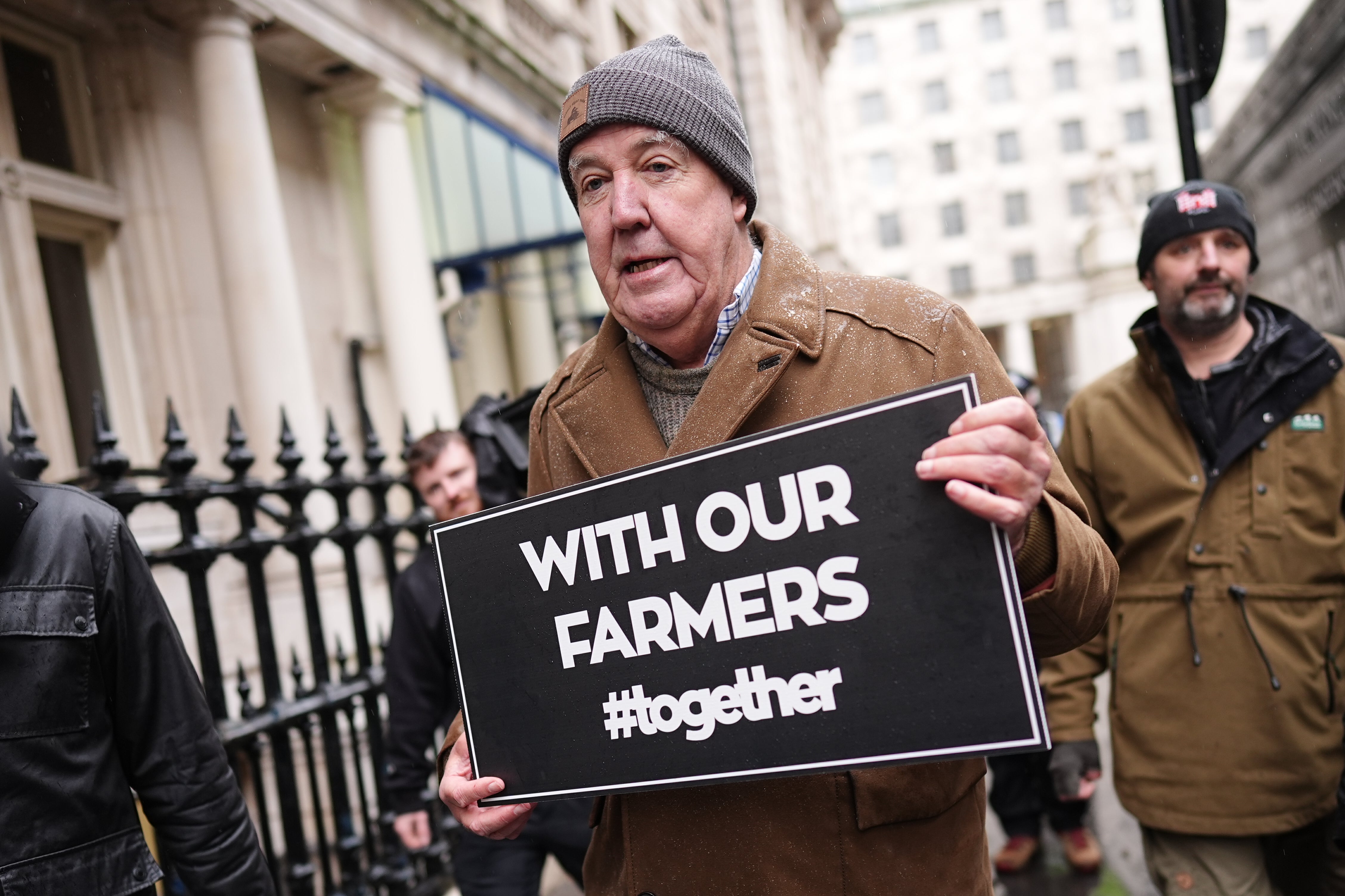 Jeremy Clarkson holding a sign that says ‘with our farmers’